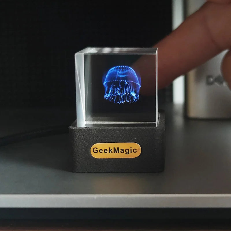 GeekMagic Crystal Holographic Smart Display