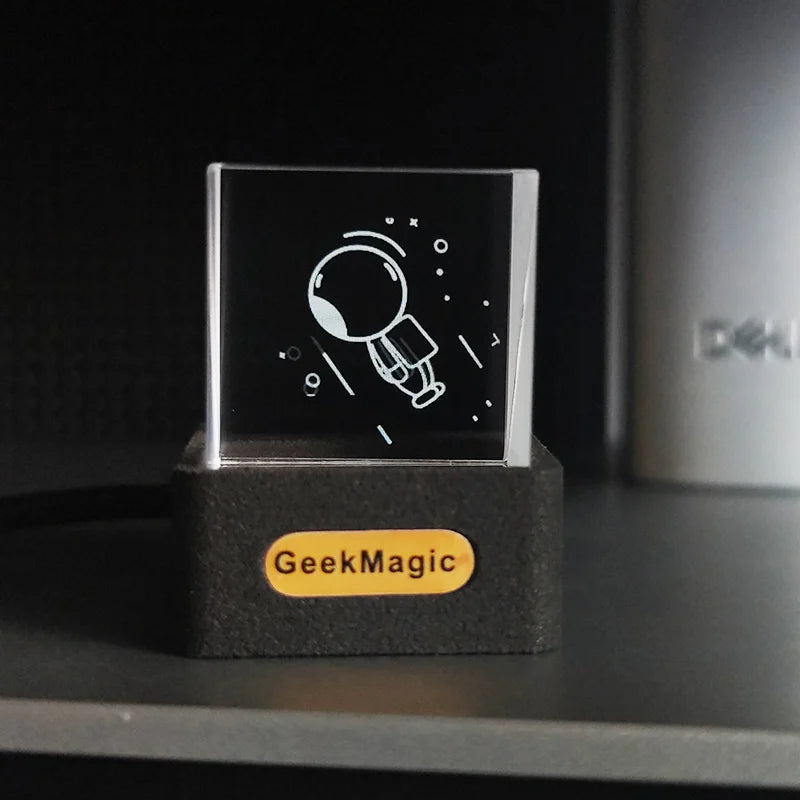 GeekMagic Crystal Holographic Smart Display