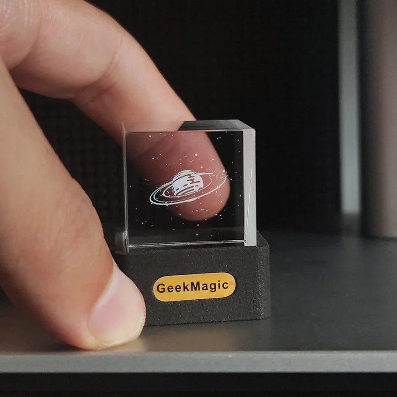 GeekMagic Crystal Holographic Smart Display